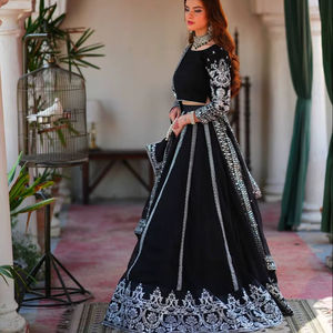 Ensemble vintage de fête LAhenga Choli Dupatta avec broderie de sequins en fil de velours de viscose, longueur au sol, vêtements pour femmes - Product Image 1