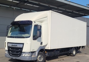 รถบรรทุกขนส่งสินค้า DAF สีขาว มุมมองด้านหน้า ปี 2022 สำหรับการขนส่งเชิงพาณิชย์ - Product Image 2