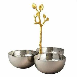 Tres cuencos de plata decorativos hechos de acero inoxidable de alta calidad con mango de hoja dorada para la decoración del servicio del restaurante - Product Image 1