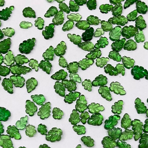 Feuilles sculptées en tsavorite de qualité supérieure, pierre précieuse en tsavorite de qualité supérieure, feuilles magnifiquement sculptées, produit en vrac, fait à la main - Product Image 1