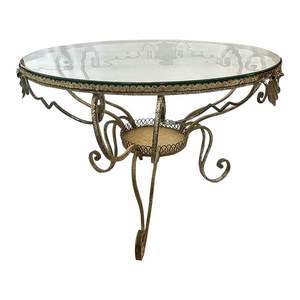 Table basse décorative en aluminium pour salon avec bords floraux et plateau transparent pour intérieurs soignés - Product Image 1