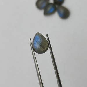 Labradorita natural 10x7mm Cabujón de pera 2,2 Cts Parte posterior plana Fabricación de joyas de piedras preciosas sueltas de alta calidad Fabricante mayorista - Product Image 4