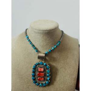 Colgante de Piedras Múltiples Hecho a Mano por Artistas Navajo, Joyería Cultural Coleccionable de Plata Esterlina - Product Image 2