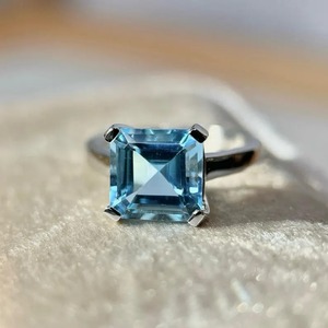 Anillo Vintage de Plata Fina con Topacio Azul Corte Asscher y Engaste de Garras, Certificado por Terceros, Piedra de Nacimiento de Diciembre - Product Image 1