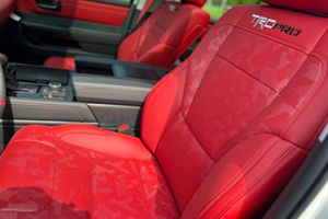 Toyota Sequoia TRD Pro 2023 Usada en Excelentes Condiciones, Motor V6 Twin-Turbo, Tracción en las Cuatro Ruedas, Interior Rojo Cockpit, Sin Modificaciones - Product Image 5