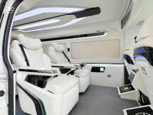 Furgoneta Automática <span class=keywords><strong>Hiace</strong></span> de 7 Plazas |   Volante a la Izquierda, Interior Blanco de Lujo para Exportación Global - Product Image 4