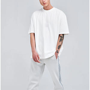 เสื้อยืดผ้าฝ้ายโอเวอร์ไซส์สำหรับผู้ชายและ100% 240กรัมพิมพ์โลโก้ทรงลองไลน์สีขาวล้วนสำหรับชายและหญิง - Product Image 2