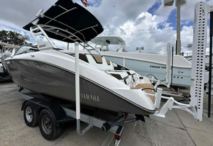 Yamaha 252 SE 2023 Usada, Barco de Pesca de 24.5 Pies, 360 HP, Barco de Trabajo, Remolcador - Product Image 2