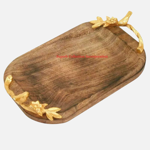 Accesorio de artículos de hotel perfecto para servir aperitivos bandeja de madera moderna con galletas con mango de acento de pájaro floral dorado a buen precio - Product Image 1