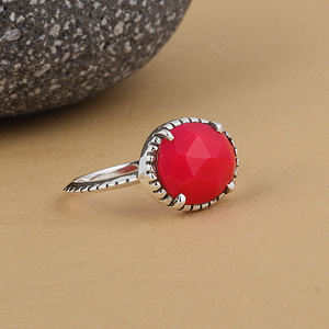 Impresionante anillo de plata Stirling 925 con forma ovalada de rubí teñido - Product Image 4