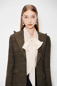 เสื้อเบลเซอร์ผ้าทวีดสุดหรูสำหรับผู้หญิง สไตล์มินิมอล ดีไซน์ทันสมัย แฟชั่นชั้นสูง ยั่งยืน - Product Image 2