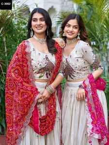 ชุดเลเฮนกาโชลีผ้าไหมแท้แบบดั้งเดิมของอินเดีย พร้อมงานปักเลื่อมและงานปักด้ายอย่างประณีต พร้อมเสื้อสำเร็จรูป - Product Image 6