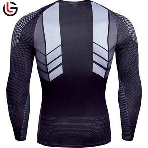 Vente en gros de chemises de gymnastique par compression avec logo personnalisé à manches longues Rash Guard sublimé pour hommes Rash Guard - Product Image 3