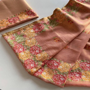 Sari de Seda Suave para Mujer India con Borde de Tejido Jacquard y Motivos de Tejido Pallu Enriquecidos, en Existencia, Sin Tiempo de Entrega para Muestras - Product Image 1