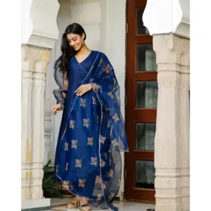 Conjunto de Traje de Verano de Rayón Azul Brillante con Decoración de Botones - Product Image 5