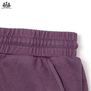 Pantalones Cortos Casuales de Hombre con Lavado Ácido, Color Sólido, Corte Medio, OEM |   100% Algodón |   Transpirable, de Secado Rápido y Ecológico |   Ropa Urbana Moderna | - Product Image 3