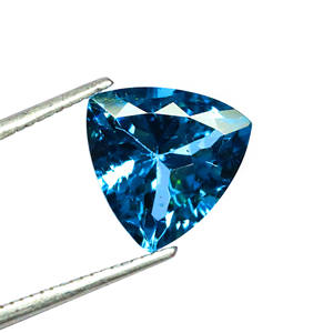 Topaze bleue de Londres naturelle pierre précieuse à facettes bien polie pierre de taille de topaze bleue de Londres incroyable pierre de coupe de trillion pour bijoux - Product Image 1