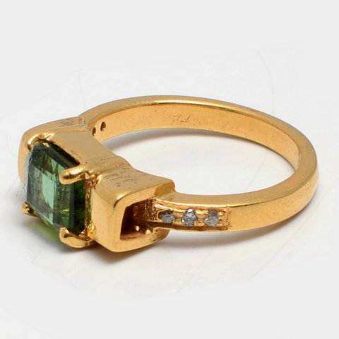 สีเขียว