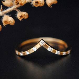 Bague de mariage en diamant blanc cultivé en laboratoire en or 10 carats Bague Chevron écologique Bague de fiançailles en diamant V empilable Certificats GIA IGI - Product Image 3