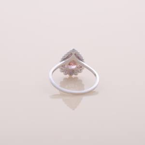 Bague de mariage solitaire vintage avec halo de perles et diamant rose de laboratoire taille poire certifié IGI en or blanc/rose/jaune 14 carats - Product Image 4