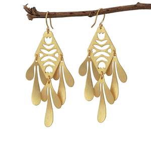 Pendientes de oro chapados en cobre hechos a mano para mujer, pendientes versátiles de alta calidad a la moda, precio asequible - Product Image 1