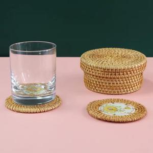Posavasos para servir té de estilo clásico, posavasos multifuncionales de resina epoxi y madera de acacia, vajilla de pago, posavasos para el hogar y la cocina - Product Image 6