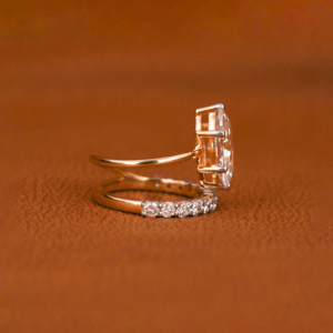 Anillo de compromiso con corte marquesa y anillo de eternidad con diamantes, perfecto para compromiso, amor eterno, engaste único con brillo. - Product Image 5
