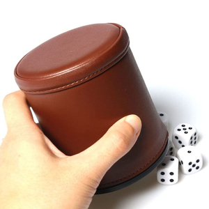Vaso agitador de dados de cuero con logotipo personalizado – Vaso agitador de dados de casino silencioso con forro de terciopelo para juegos de mesa y juegos de dados de cuero - Product Image 6