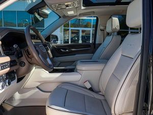 รถ SUV ยูคอน เดนัลิ ปี 2022 สีดำ ขับเคลื่อนสี่ล้อ เครื่องยนต์ดีเซล 3 ลิตร 16 วาล์ว 277 แรงม้า พร้อมส่งมอบ - Product Image 2