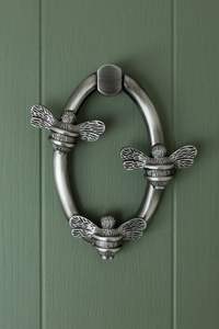 Classic Iron <b>Door</b> Knocker Made For Strong <b>Front</b> <b>Doors</b> With Vintage Look And Long Term Performance - Product Image 6