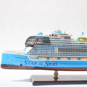 Sortie 2025 |   Modèle de bateau de croisière de luxe STAR OF THE SEAS |   Décoration tendance Oceanliner - Product Image 1
