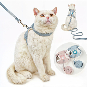 Set Guinzaglio e Pettorina per Gatti con Dettaglio Orsetto Kawaii, Stile Semplice e Lussuoso, Traspirante in Nylon e Poliestere, Taglie M-XL - Product Image 1