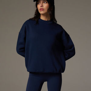Sudadera azul marino para mujer con emblema bordado logotipo personalizado escote acanalado y puños Sudadera con capucha larga para entrenamientos de invierno al por mayor - Product Image 3