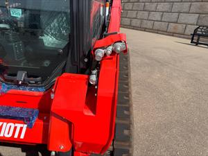 Tracteur K-I-O-T-I TL750 S-K-I-D S-T-E-E-R 2025 à prix réduit pour les acheteurs en gros - Product Image 3