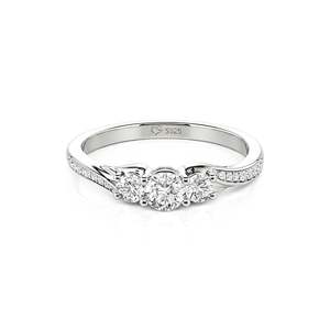 Bague de promesse pour homme Jeulia en argent sterling plaqué rhodium avec trois pierres de diamant taille princesse - Product Image 1
