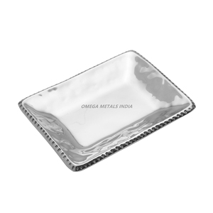 Plateau de service rectangulaire en argent de qualité supérieure avec bords perlés élégants et finition polie Idéal pour un divertissement et une décoration élégants - Product Image 1