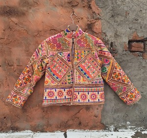 Chaqueta Vintage Hecha a Mano con Bordado Banjara, Chaqueta Boho Vintage con Bordado, Chaqueta Unisex con Parches - Product Image 5