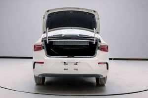 2023 E 3 Chuxing-White Interior Blanco, Tracción en las Cuatro Ruedas, Autonomía de 601-700 km, Motor de 200-250 kW, Batería de 50-70 kWh para Importación - Product Image 4