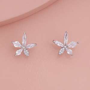 Boucles d'oreilles tendance 186275, clous religieux, diamant taille marquise, perle, alliage de zinc plaqué rhodium, fleur, papillon, plante - Product Image 5