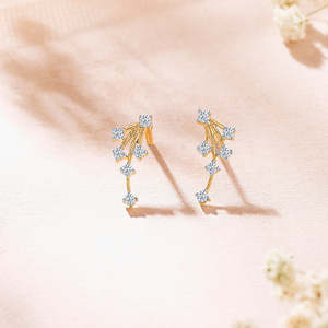Boucles d'oreilles en or jaune serties de diamants pour femmes - Product Image 4
