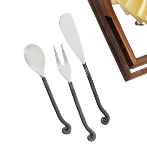 Nuovo Set di posate medievali per utensili da cucina posate in metallo cucchiaio coltello forchetta set in ferro per uso domestico a prezzo economico all'ingrosso