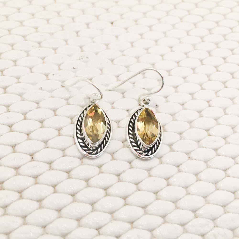 สีเหลือง