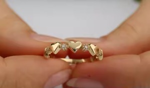 Bague coeur en or jaune 14K Bague de fiançailles en diamant de laboratoire Bijoux de Saint Valentin Cadeau pour elle Bague empilable coeur d'amour - Product Image 3