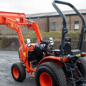 Tractor utilitario Kubota L3200 de 32HP, diésel, 4x4, con toma de fuerza y enganche, equipo agrícola de alta durabilidad, fabricado en Japón, a un precio muy económico. - Product Image 5