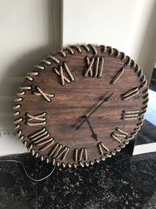 Horloge murale en bois personnalisée pour une décoration intérieure élégante, design moderne avec finition en bois de rose naturel, occasions de retraite et de mariage - Product Image 6