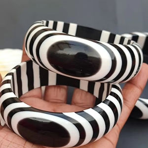 Bracelet en résine géométrique pour femmes et filles, bracelet irrégulier en marbre ambre pour femmes - Product Image 2