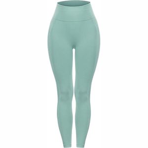 Vente en gros Ensemble 2 pièces d'entraînement de haute qualité Soutien-gorge sans coutures et short froissé aux fesses Ensembles d'entraînement pour les femmes - Product Image 3
