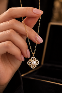 Collar con Colgante de Flor de Plata de Ley Chapado en Oro de 14K con Perla de Agua Dulce y Diamantes Engastados en Bisel para Boda Romántica de Mujer - Product Image 3