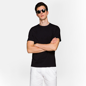 เสื้อยืดผู้ชายสีดำแห้งเร็วสีพื้นใส่ลำลอง - Product Image 1
