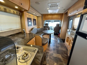 Vendedor Verificado de Autocaravana Usada L-e-i-s-u-r-e T-r-a-v-e-l U-n-i-t-y U24MB 2012, Lista para Viajar - Product Image 4